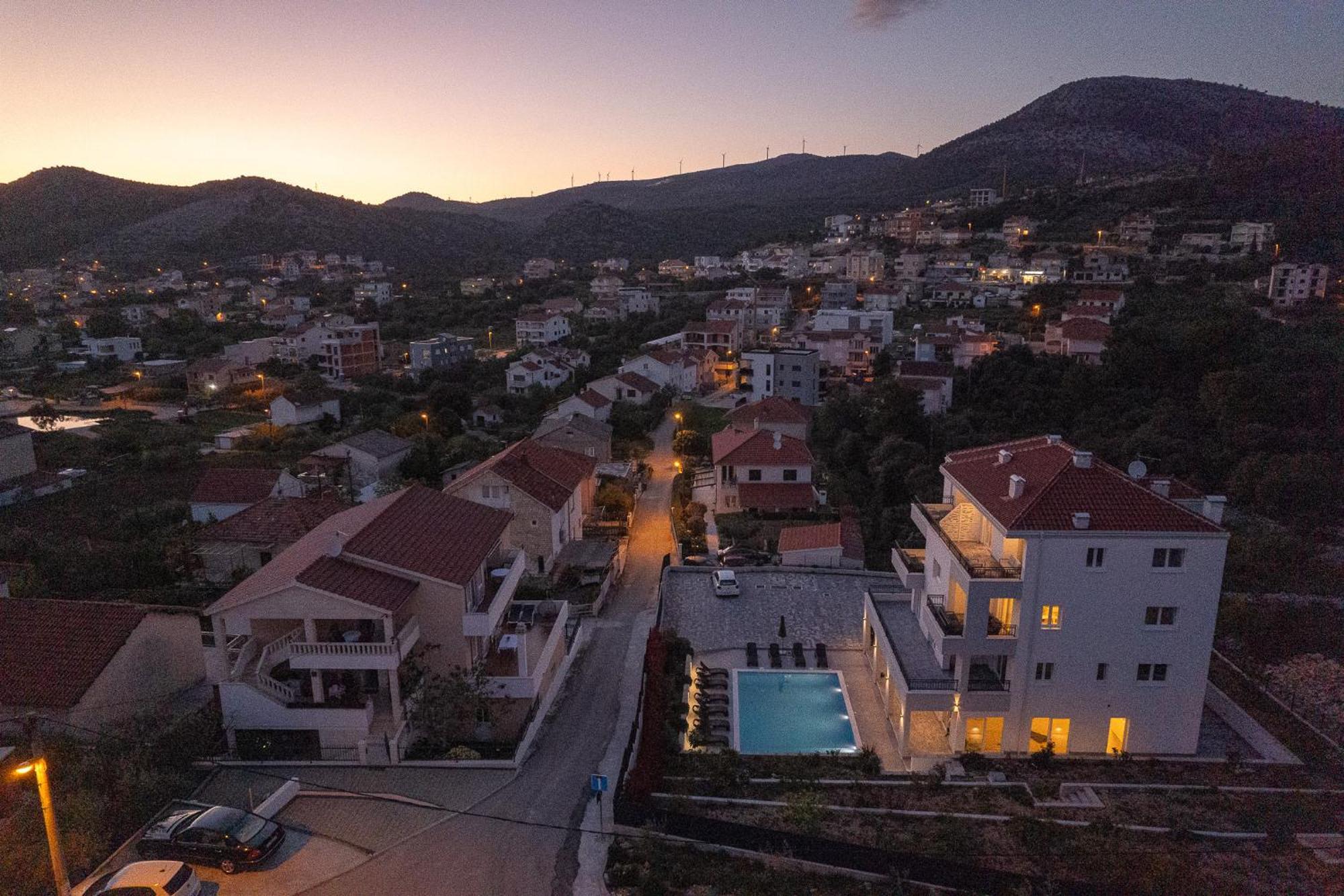 Villa Barbara & Zoran With Free Parking And Heated Swimming Pool Seget Vranjica Exterior foto