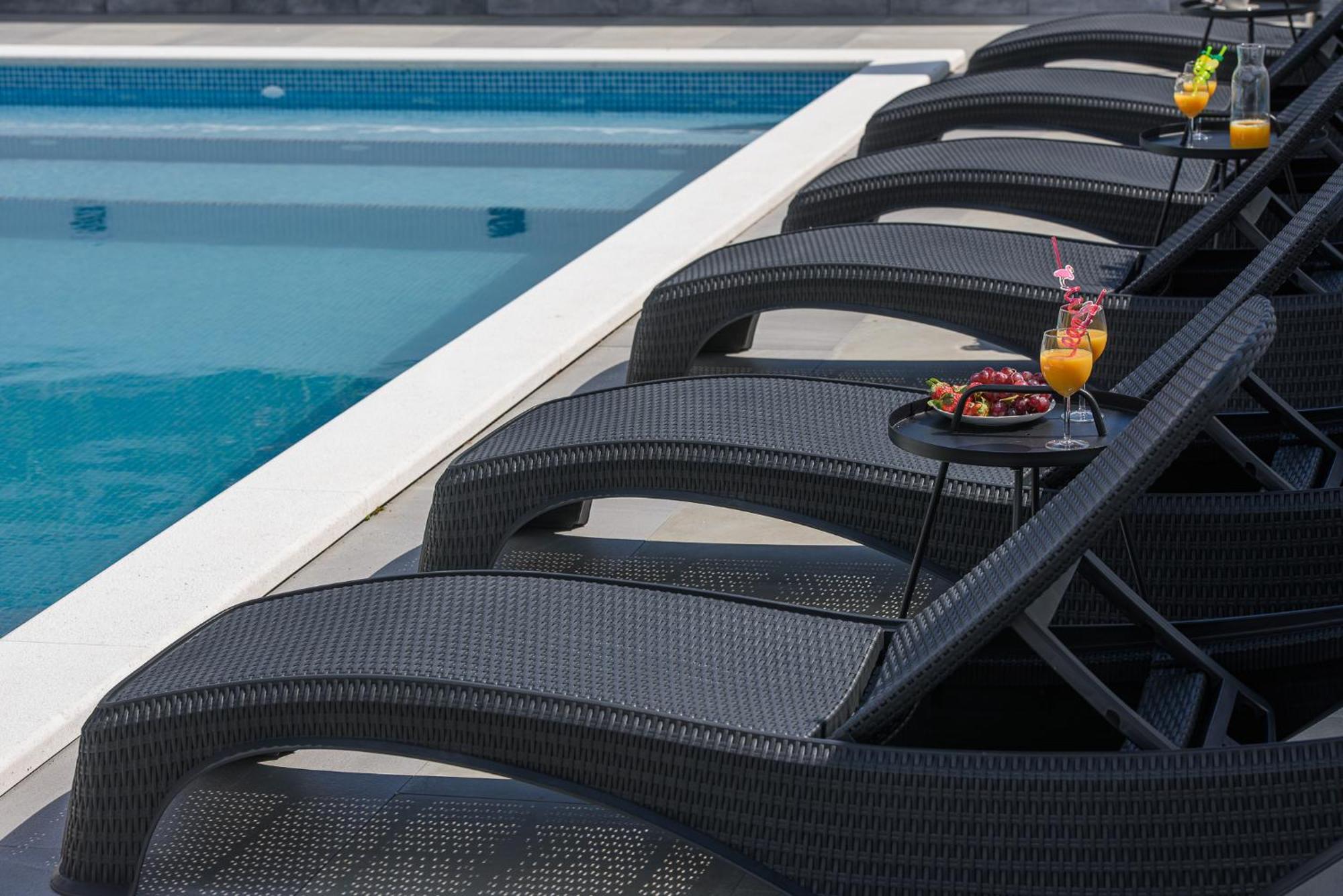 Villa Barbara & Zoran With Free Parking And Heated Swimming Pool Seget Vranjica Exterior foto