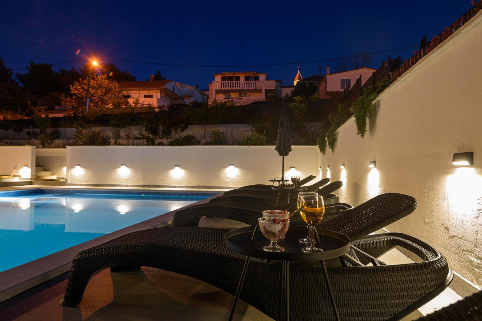 Villa Barbara & Zoran With Free Parking And Heated Swimming Pool Seget Vranjica Exterior foto