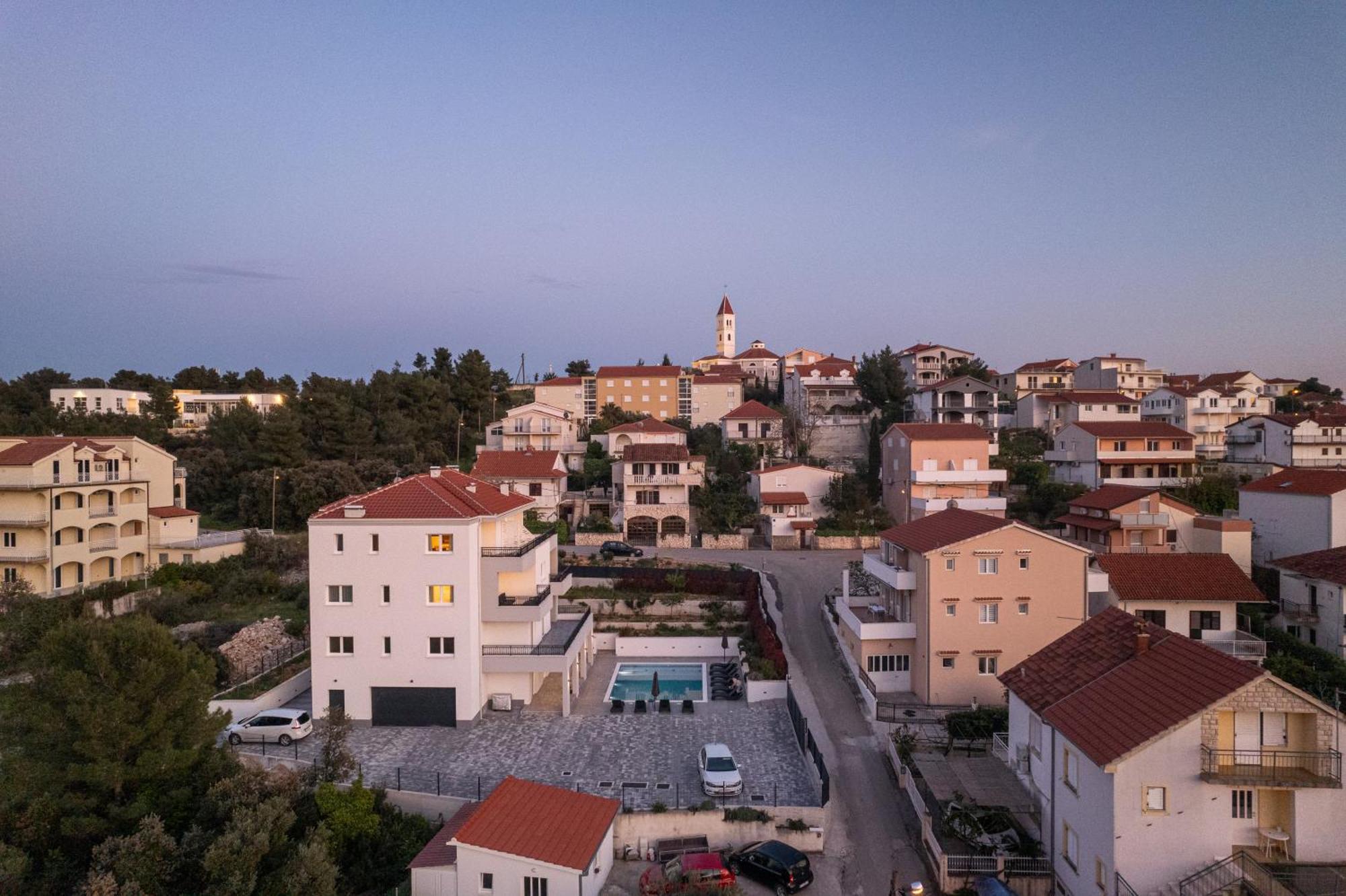 Villa Barbara & Zoran With Free Parking And Heated Swimming Pool Seget Vranjica Exterior foto