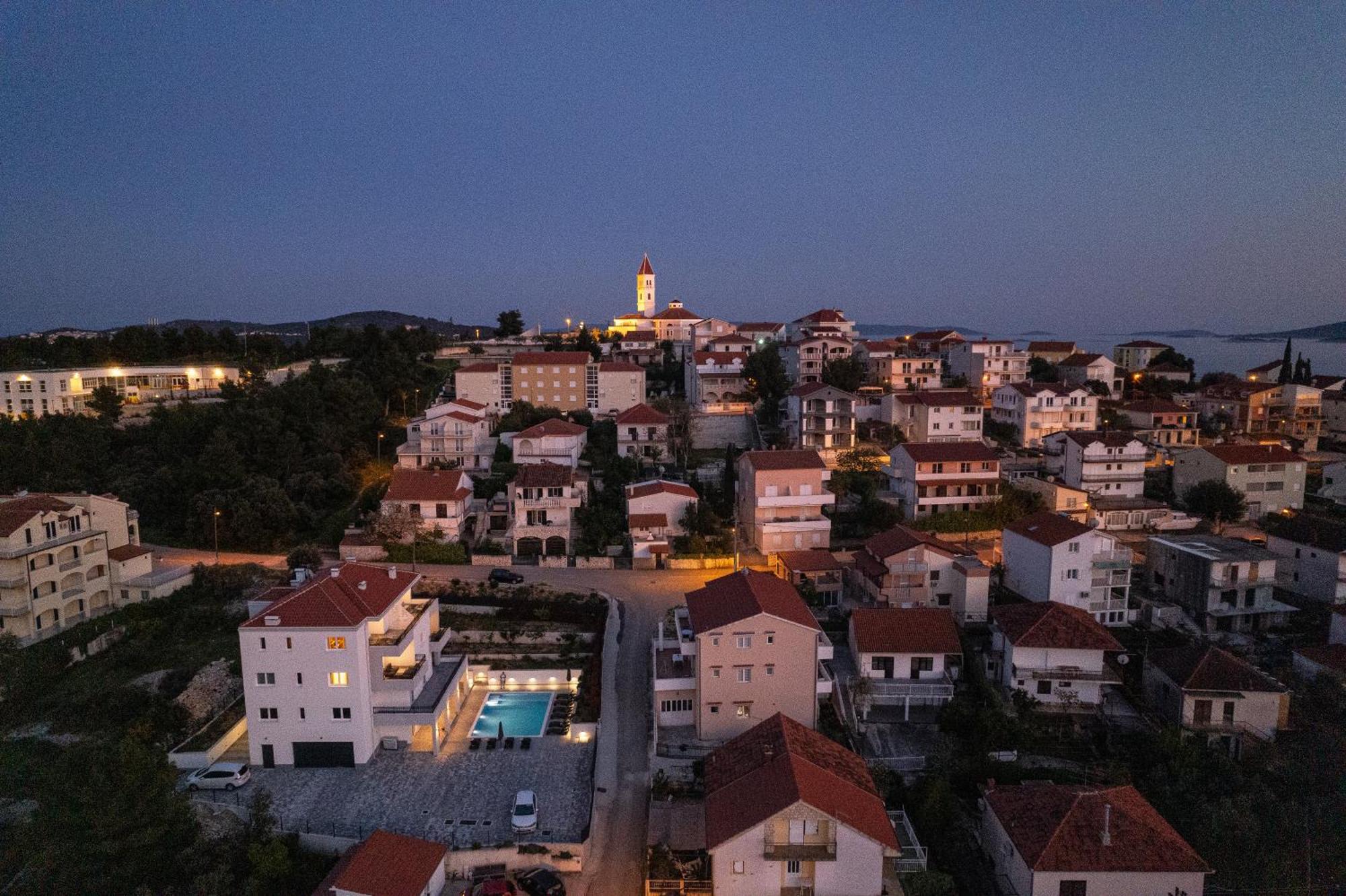 Villa Barbara & Zoran With Free Parking And Heated Swimming Pool Seget Vranjica Exterior foto