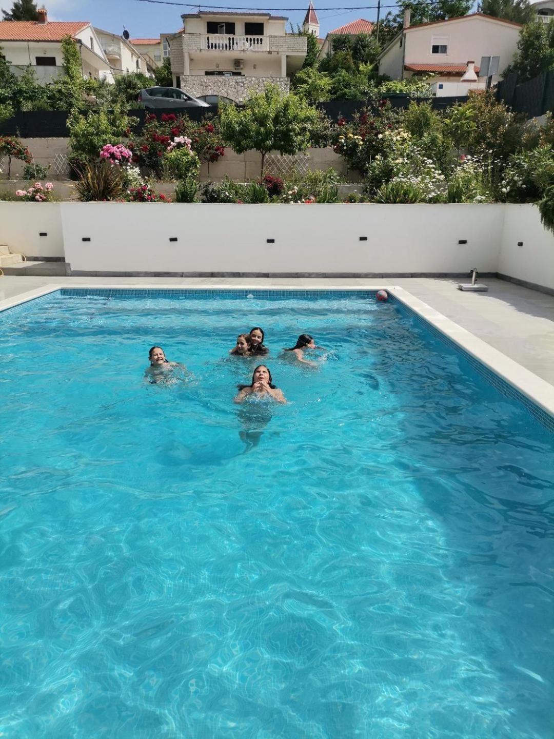 Villa Barbara & Zoran With Free Parking And Heated Swimming Pool Seget Vranjica Exterior foto